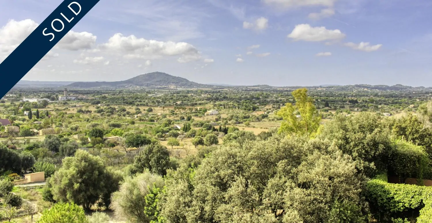 Gran casa tradicional con amplio jardín y terraza con vistas despejadas en Campanet