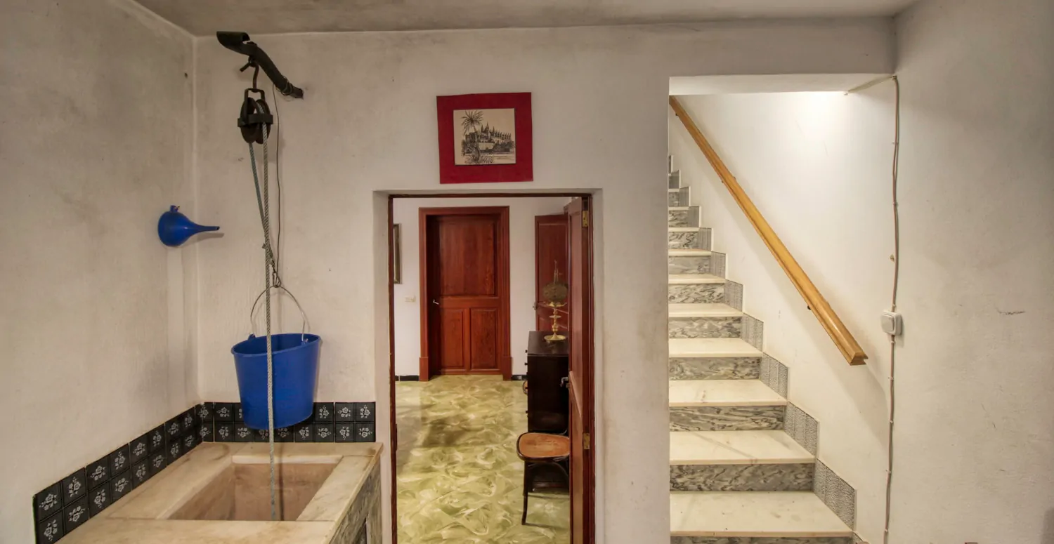 Großes-traditionelles-Haus-mit-großem-Garten-und-Terrasse-mit-unverbaubarem-Blick-in-Campanet