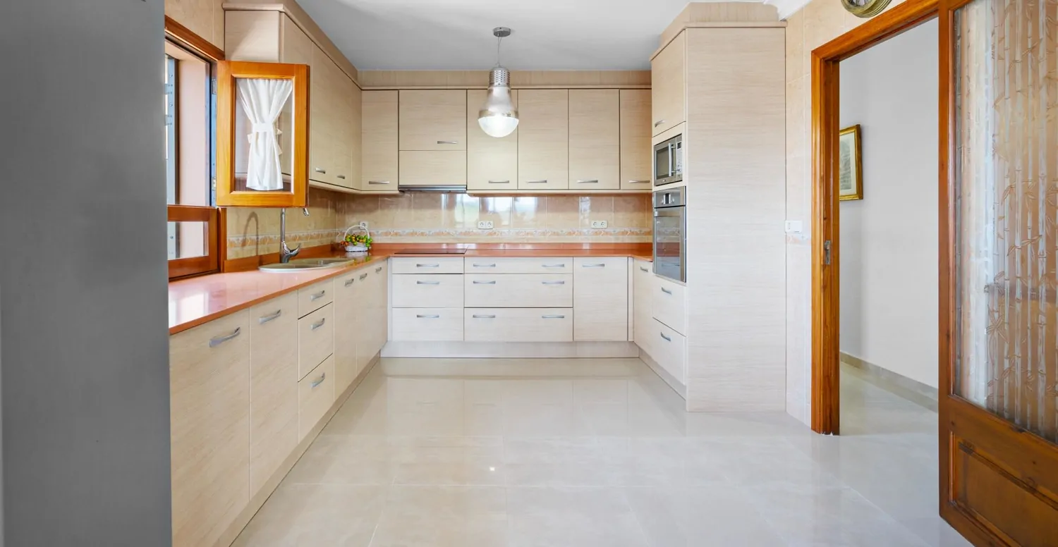 Große-Villa-mit-Pool-in-Capdeper