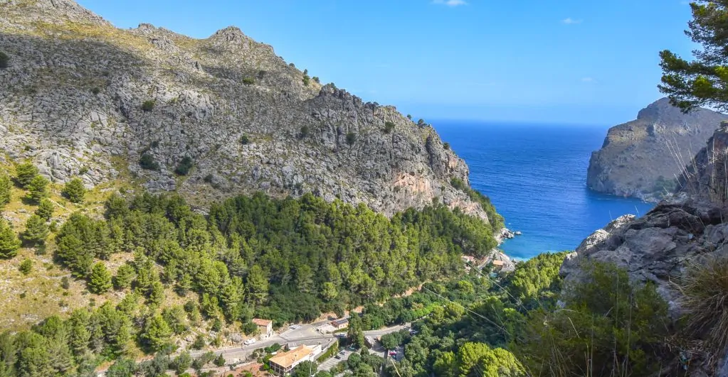 Restaurant-mit-Wohnung-in-Sa-Calobra