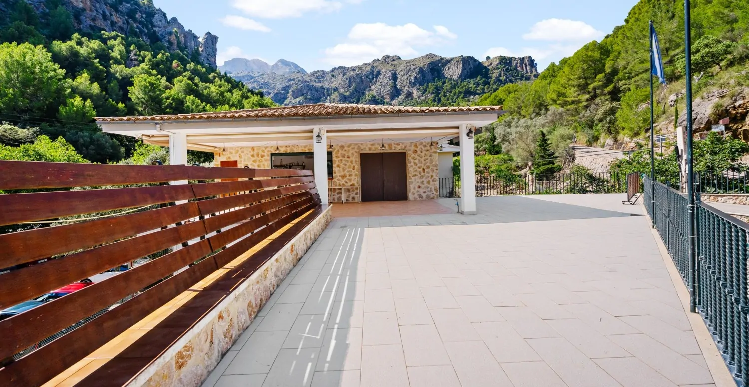 Restaurant-mit-Wohnung-in-Sa-Calobra