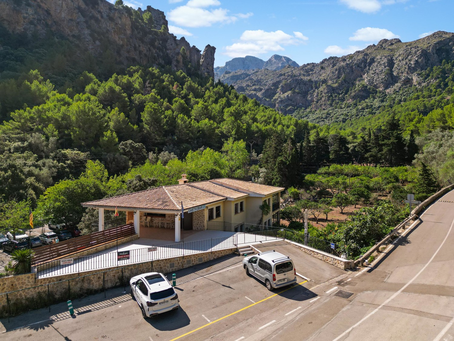 Restaurant-mit-Wohnung-in-Sa-Calobra