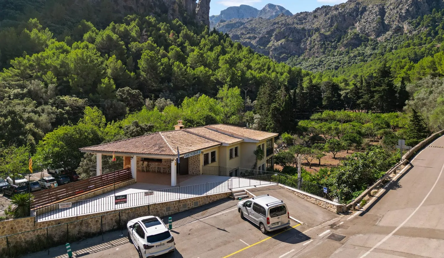 Restaurant-mit-Wohnung-in-Sa-Calobra