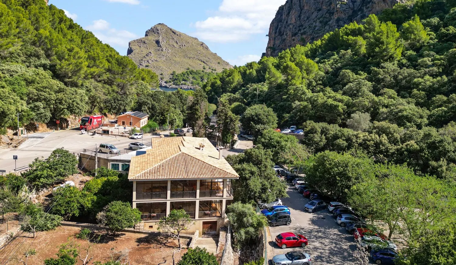 Restaurant-mit-Wohnung-in-Sa-Calobra