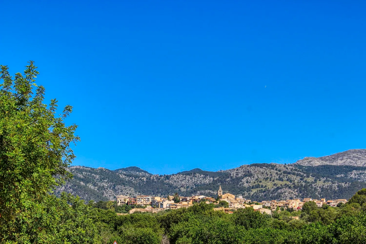 Large-traditional-house-with-large-garden-and-terrace-with-unobstructed-views-in-Campanet