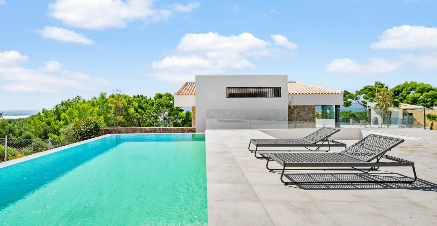 Villa-mit-zwei-Poolen-und-Seeblick-in-Bonaire-Alcudia