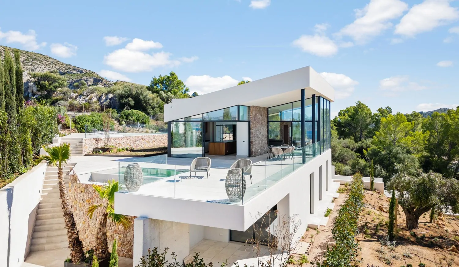 Villa-mit-zwei-Poolen-und-Seeblick-in-Bonaire-Alcudia