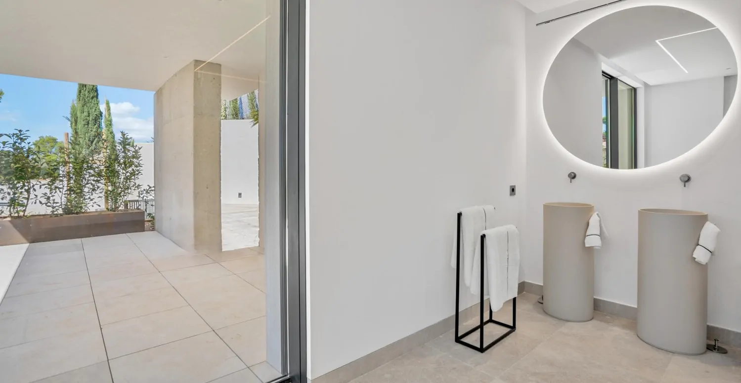 Villa-mit-zwei-Poolen-und-Seeblick-in-Bonaire-Alcudia