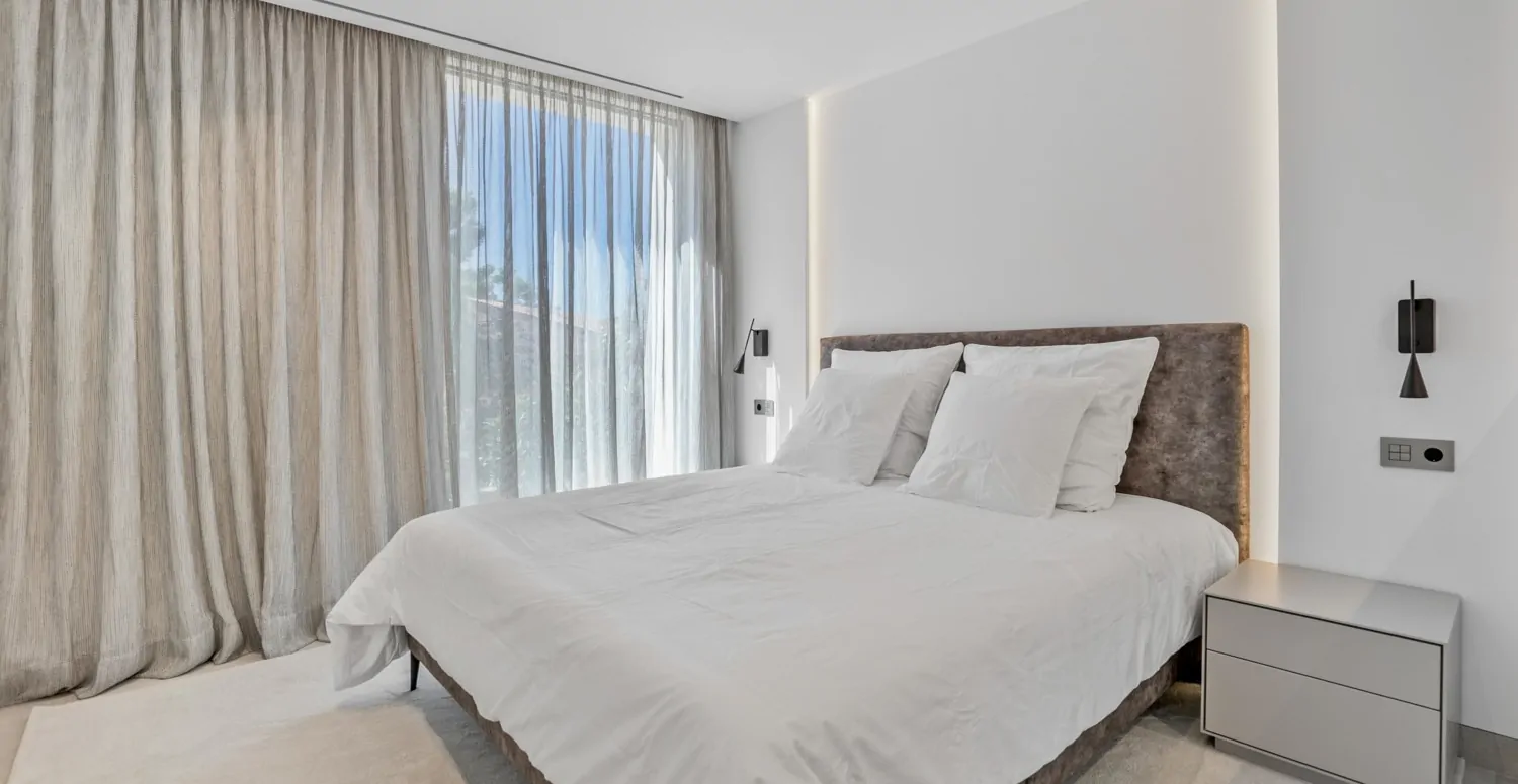 Villa-mit-zwei-Poolen-und-Seeblick-in-Bonaire-Alcudia