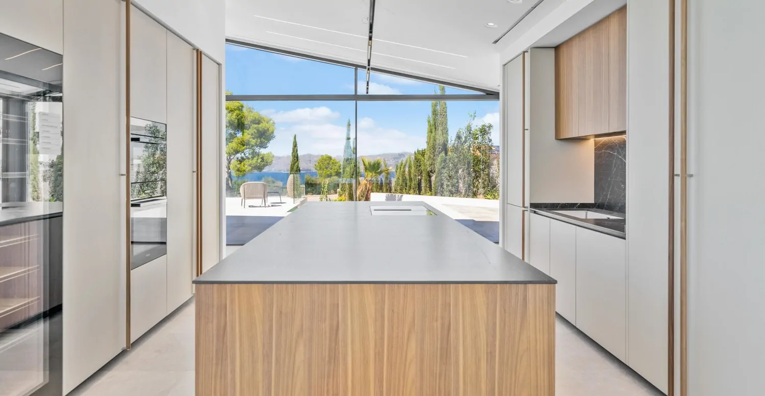 Villa-mit-zwei-Poolen-und-Seeblick-in-Bonaire-Alcudia