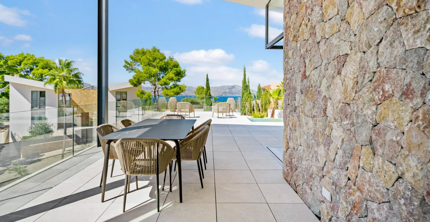 Villa-mit-zwei-Poolen-und-Seeblick-in-Bonaire-Alcudia