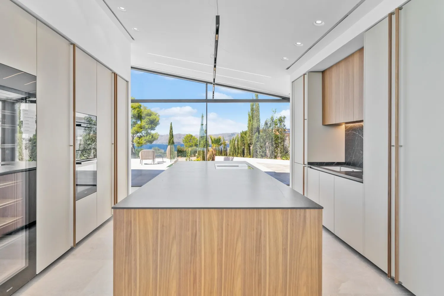 Villa-with-two-pools-and-sea-views-in-Bonaire-Alcudia