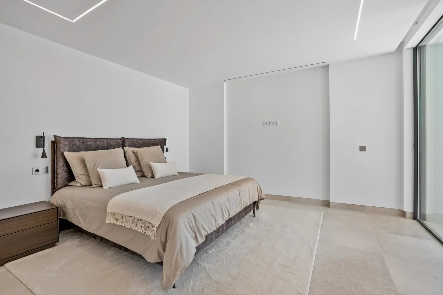 Villa-with-two-pools-and-sea-views-in-Bonaire-Alcudia