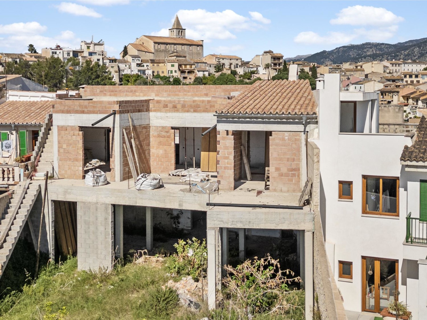 Haus-mit-Projekt-und-Baugenehmigung-in-Campanet