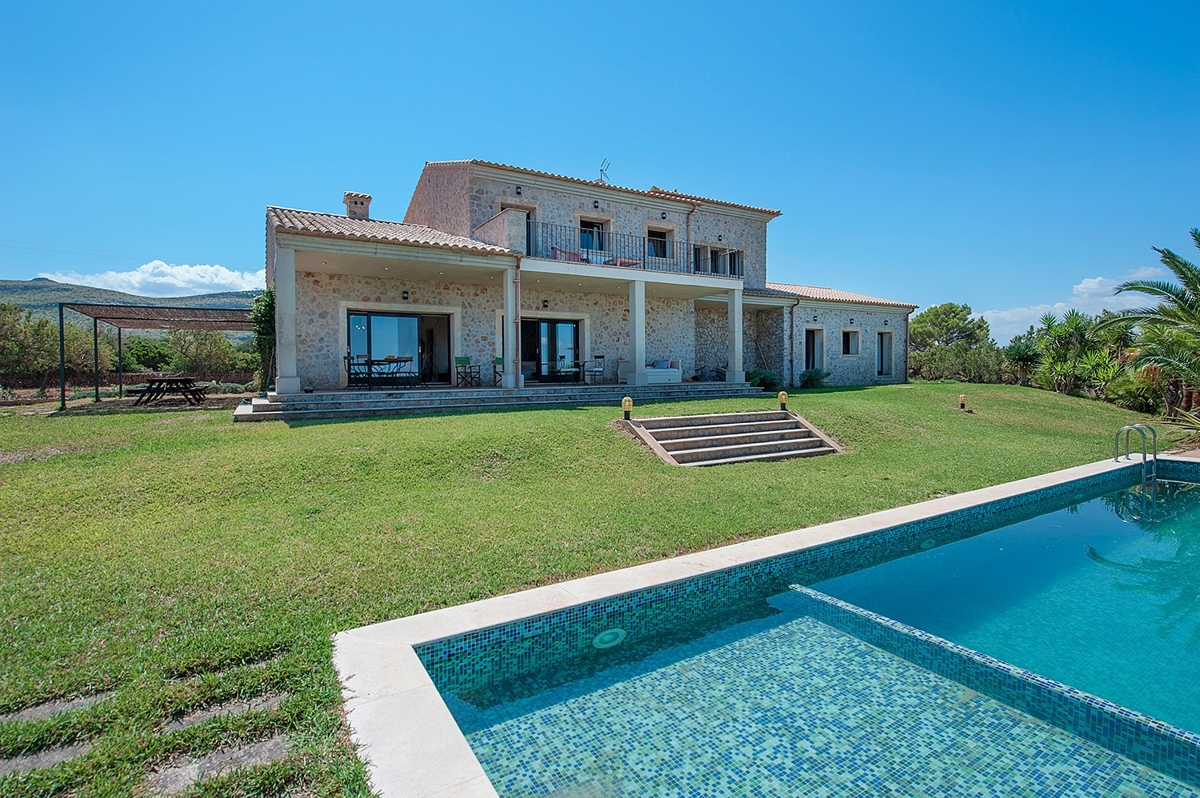 Landhaus in der Nähe von Colonia Sant Pere mit Panoramablick auf das Meer