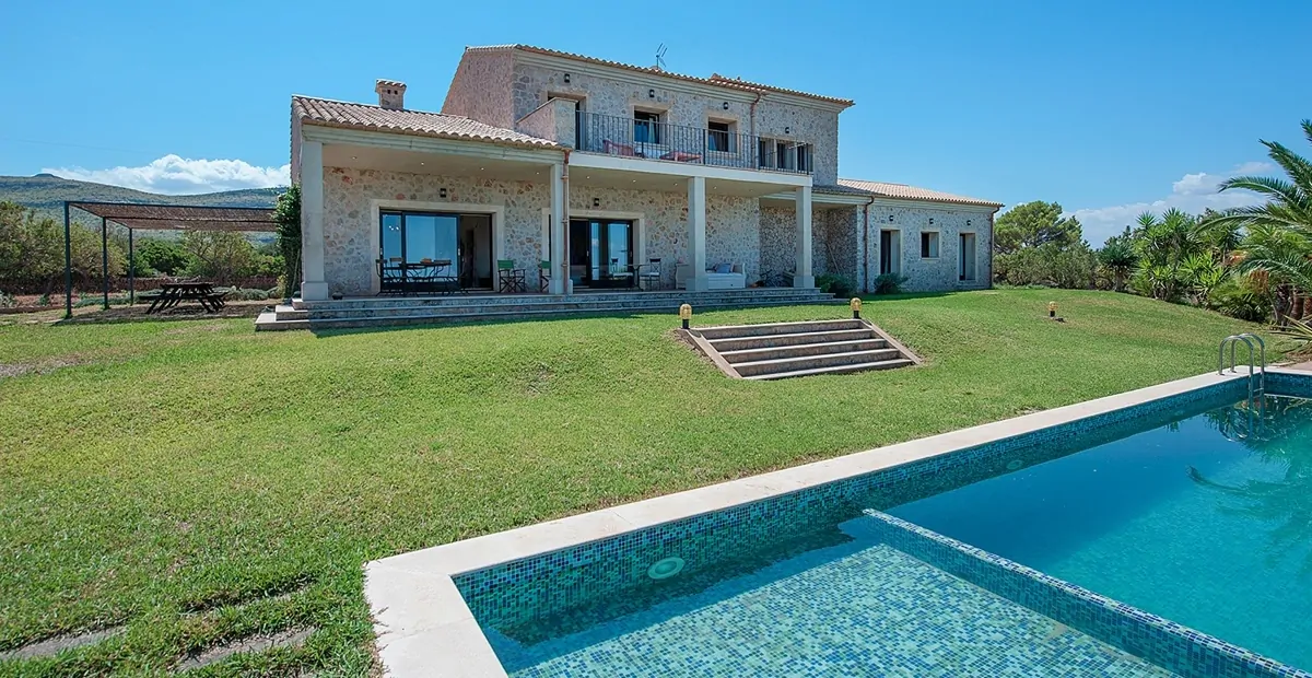 Landhaus in der Nähe von Colonia Sant Pere mit Panoramablick auf das Meer