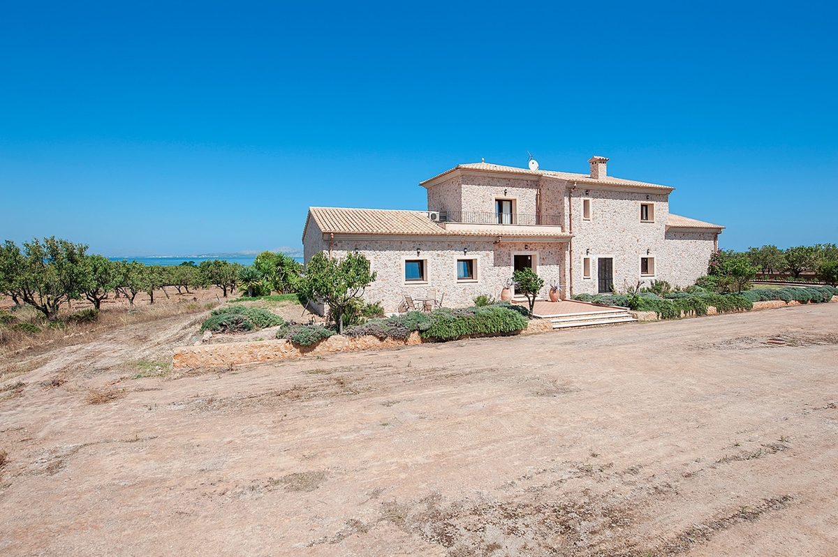 Landhaus in der Nähe von Colonia Sant Pere mit Panoramablick auf das Meer