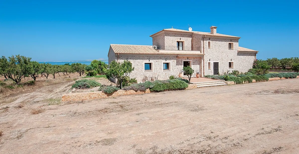 Landhaus in der Nähe von Colonia Sant Pere mit Panoramablick auf das Meer