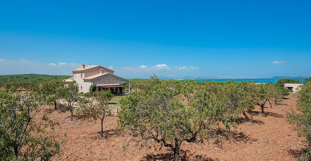 Landhaus in der Nähe von Colonia Sant Pere mit Panoramablick auf das Meer