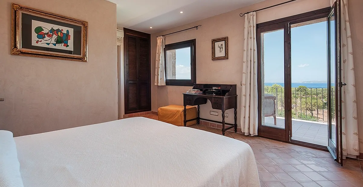 Schlafzimmer des Landhauses in der Nähe von Colonia Sant Pere, Mallorca