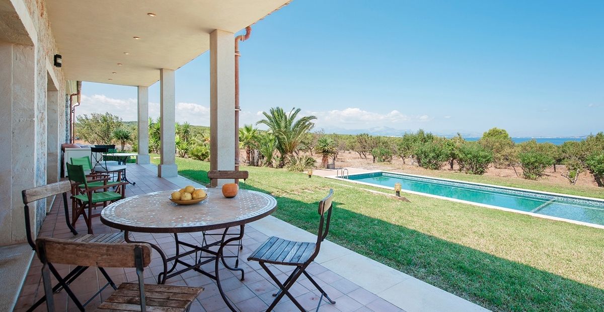Üderdacht Terrasse des Landhauses in der Nähe von Colonia Sant Pere, Mallorca