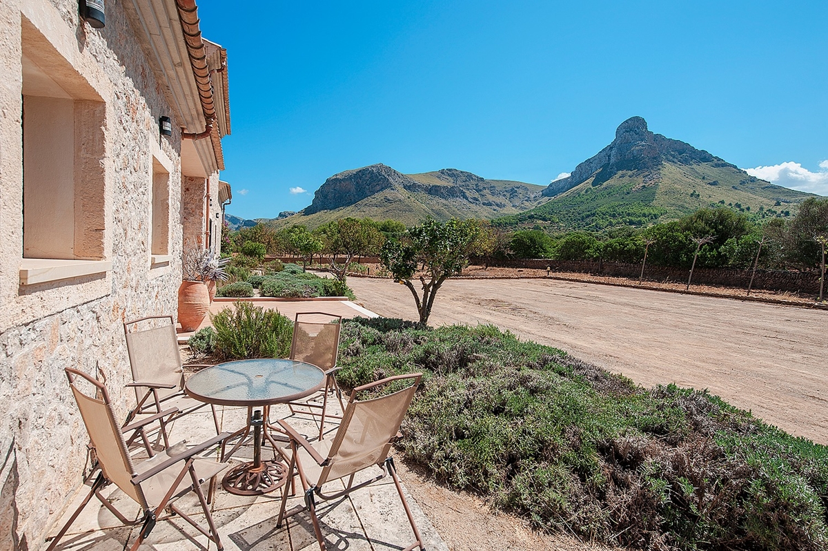 Terrasse des Landhauses in der Nähe von Colonia Sant Pere, Mallorca