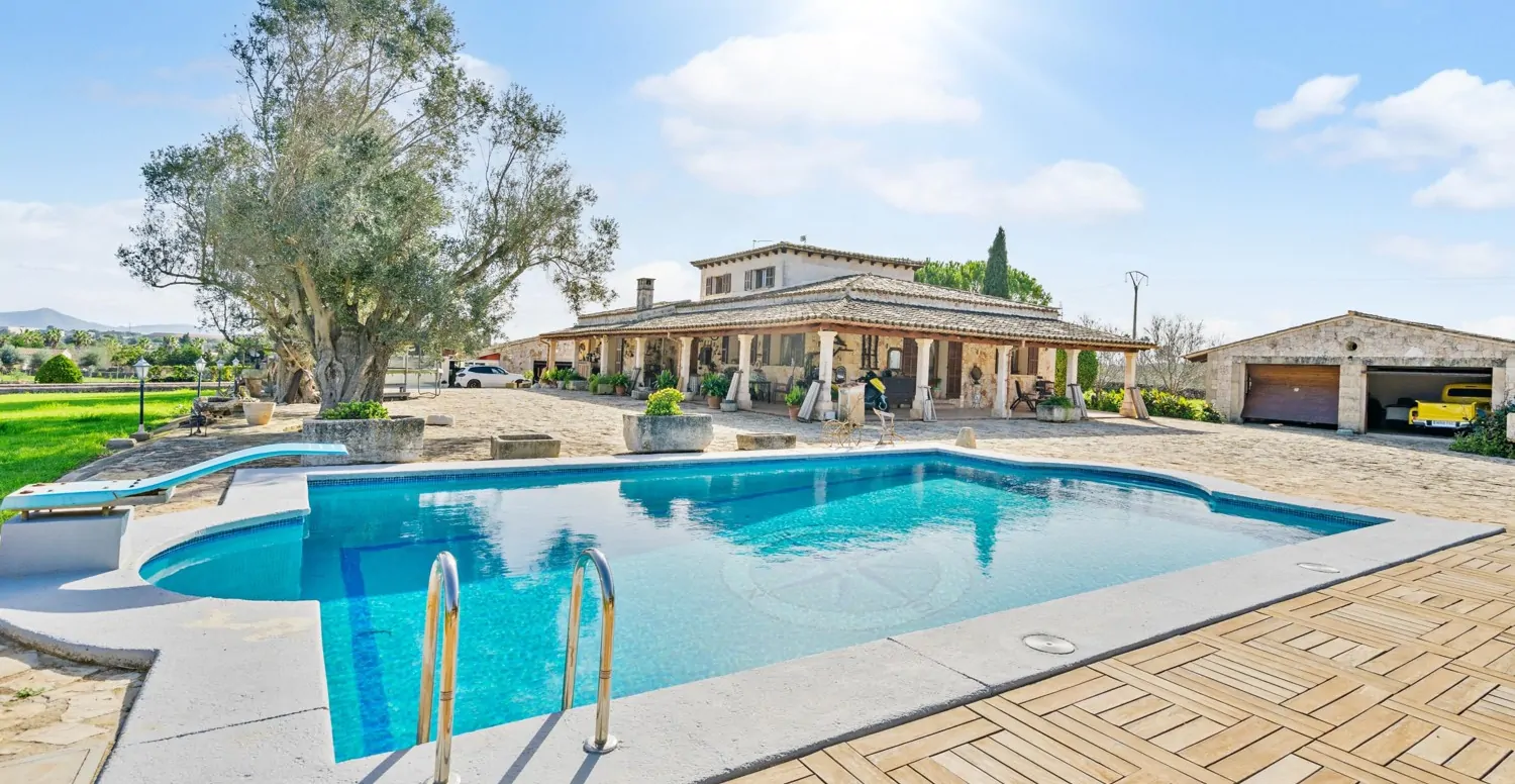 Finca-mit-Pool-bei-Santa-Margarita