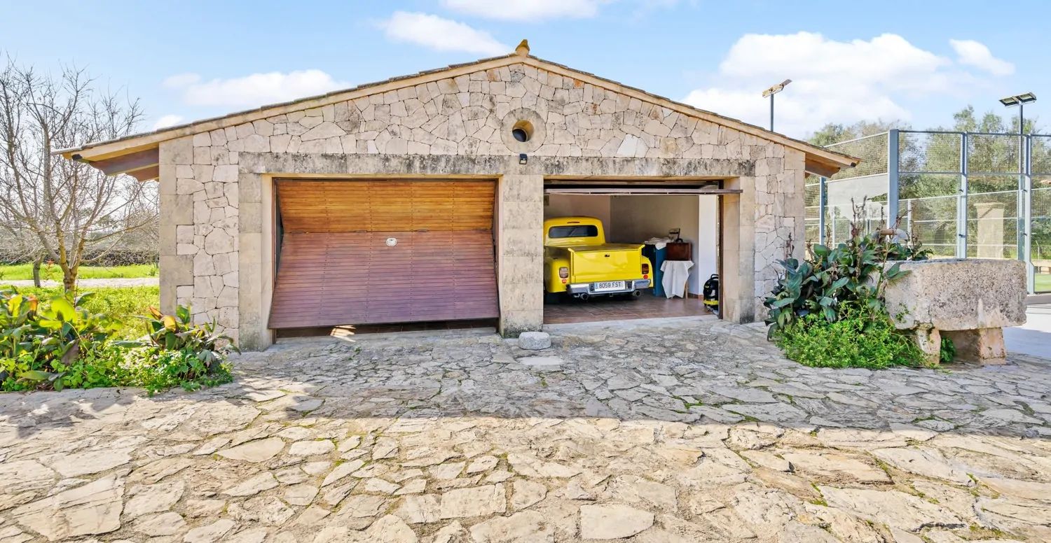 Finca-mit-Pool-bei-Santa-Margarita