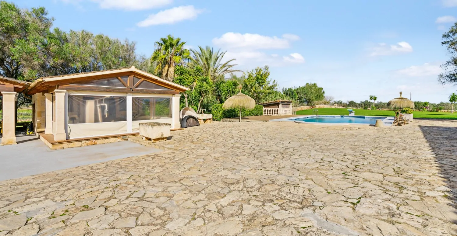 Finca-mit-Pool-bei-Santa-Margarita