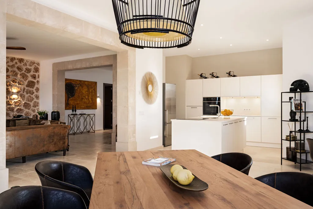 Luxury-finca-with-sea-views