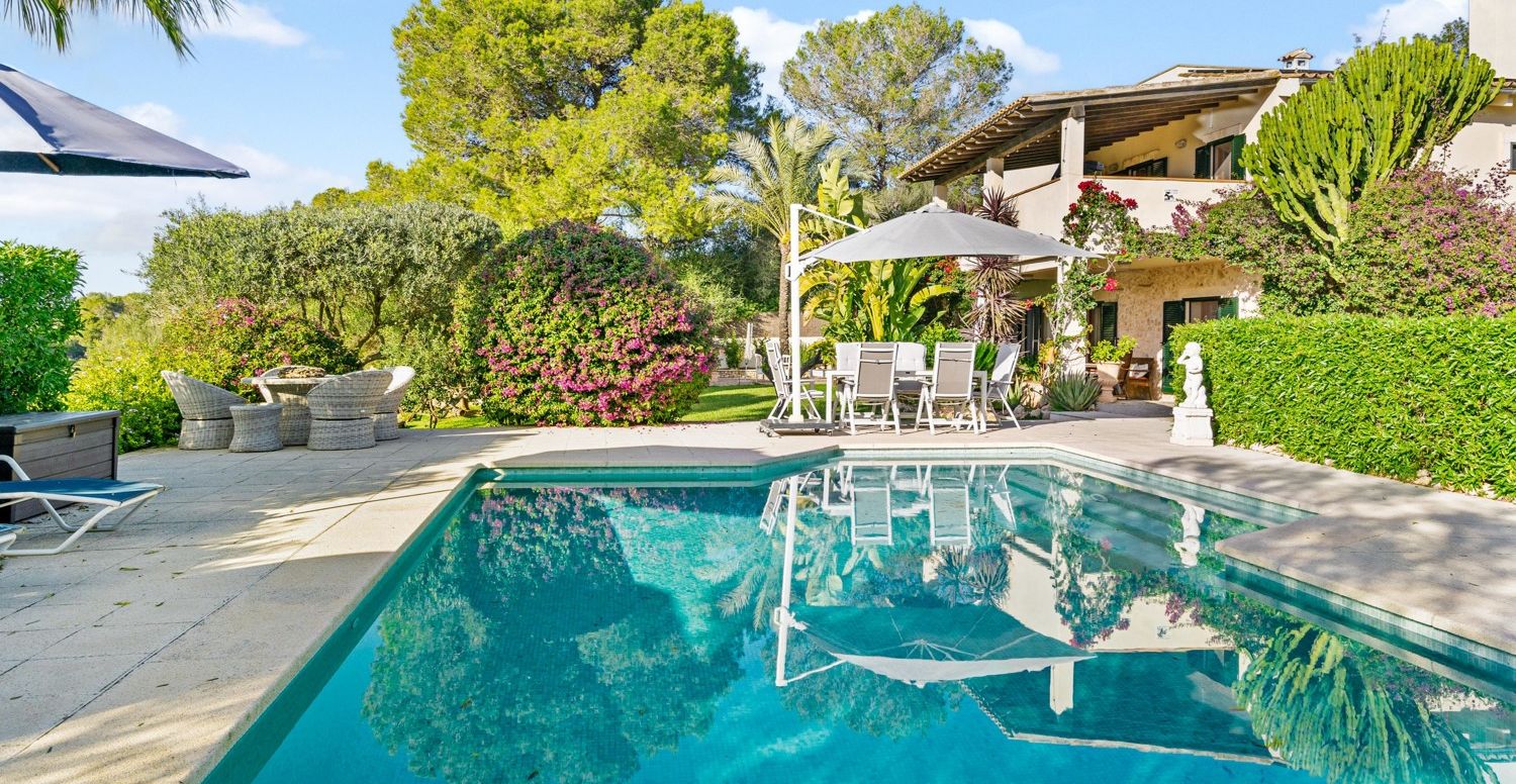 Finca-mit-Pool-und-schöner-Aussicht