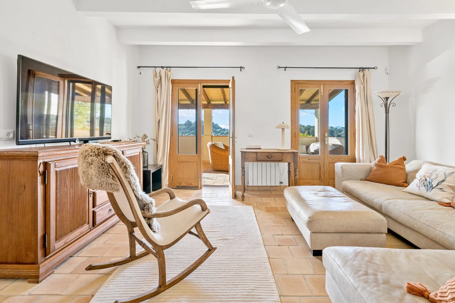 Finca-with-pool-clear-views