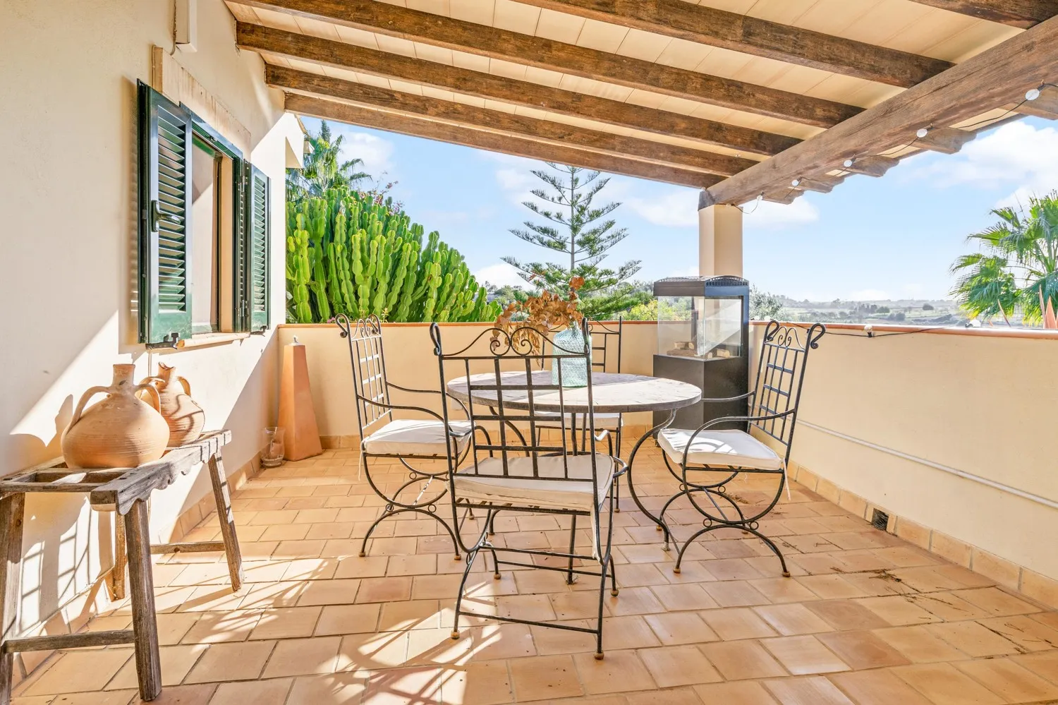 Finca-with-pool-clear-views