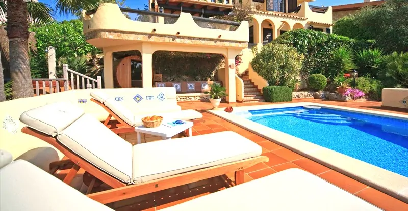 Villa-mit-exklusiven-Blick-in-Alcanada