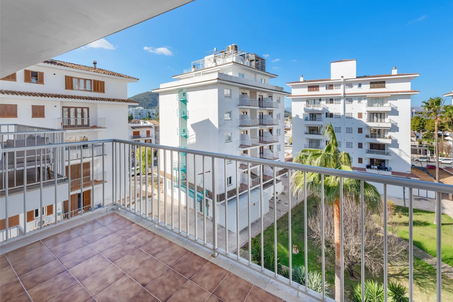 Modern-apartment-near-the-sea-in-Port-of-Alcudia