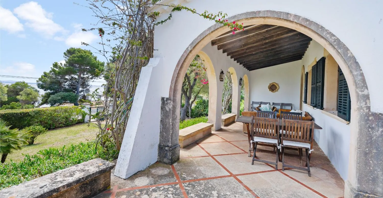 Villa-am-Meer-in-Alcanada-Alcudia