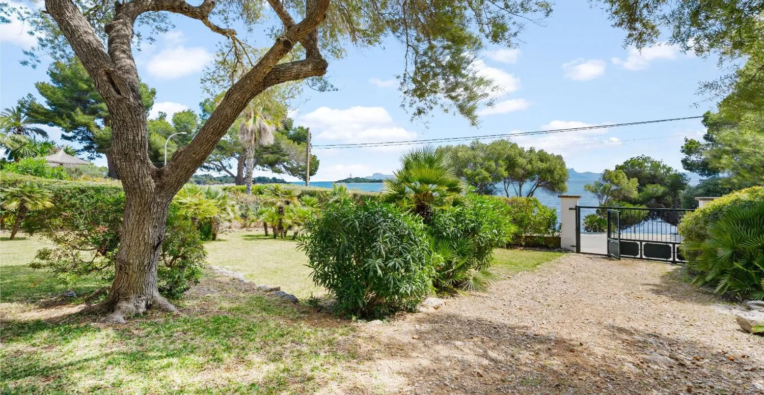 Villa-am-Meer-in-Alcanada-Alcudia