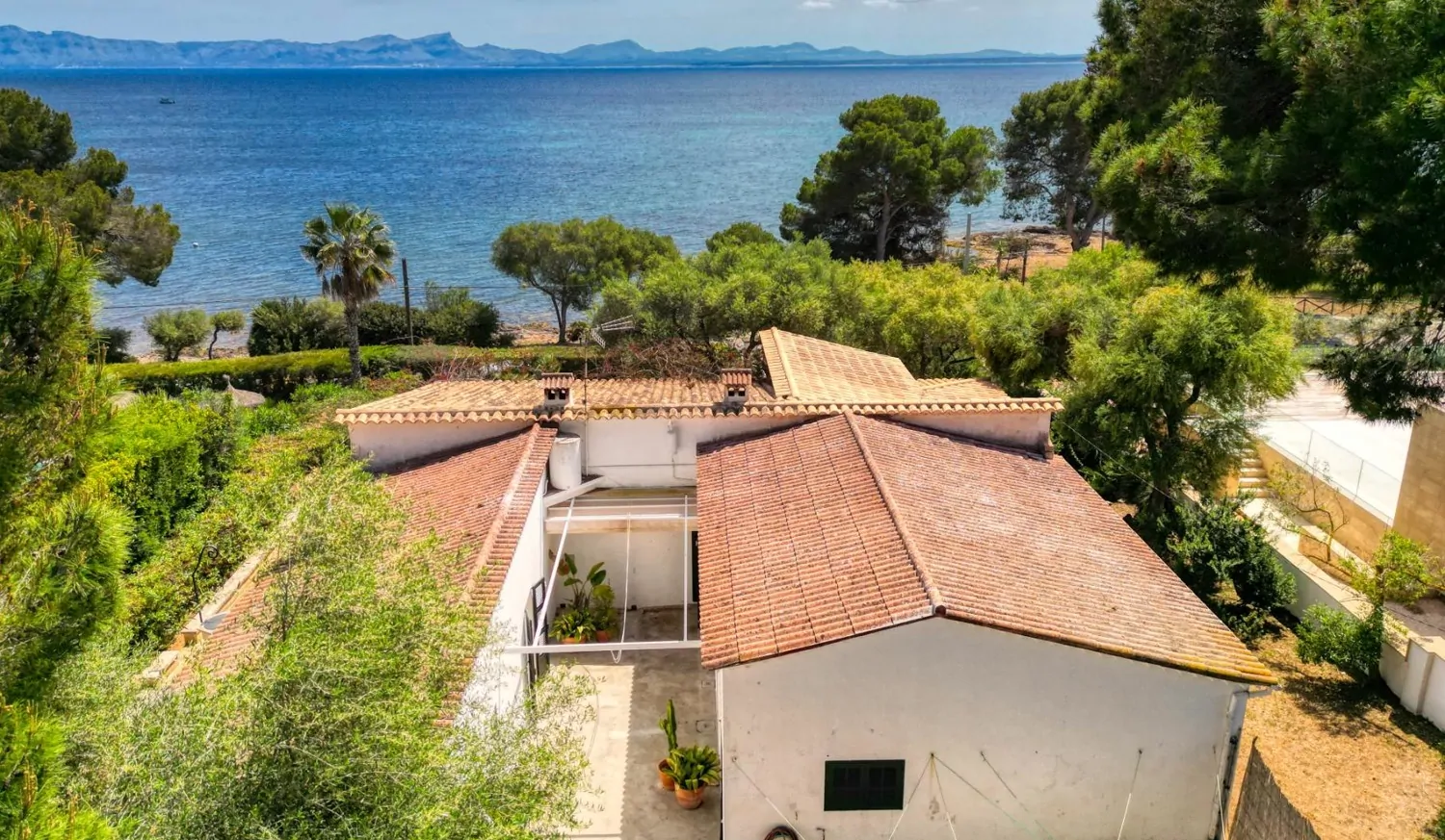 Villa-am-Meer-in-Alcanada-Alcudia