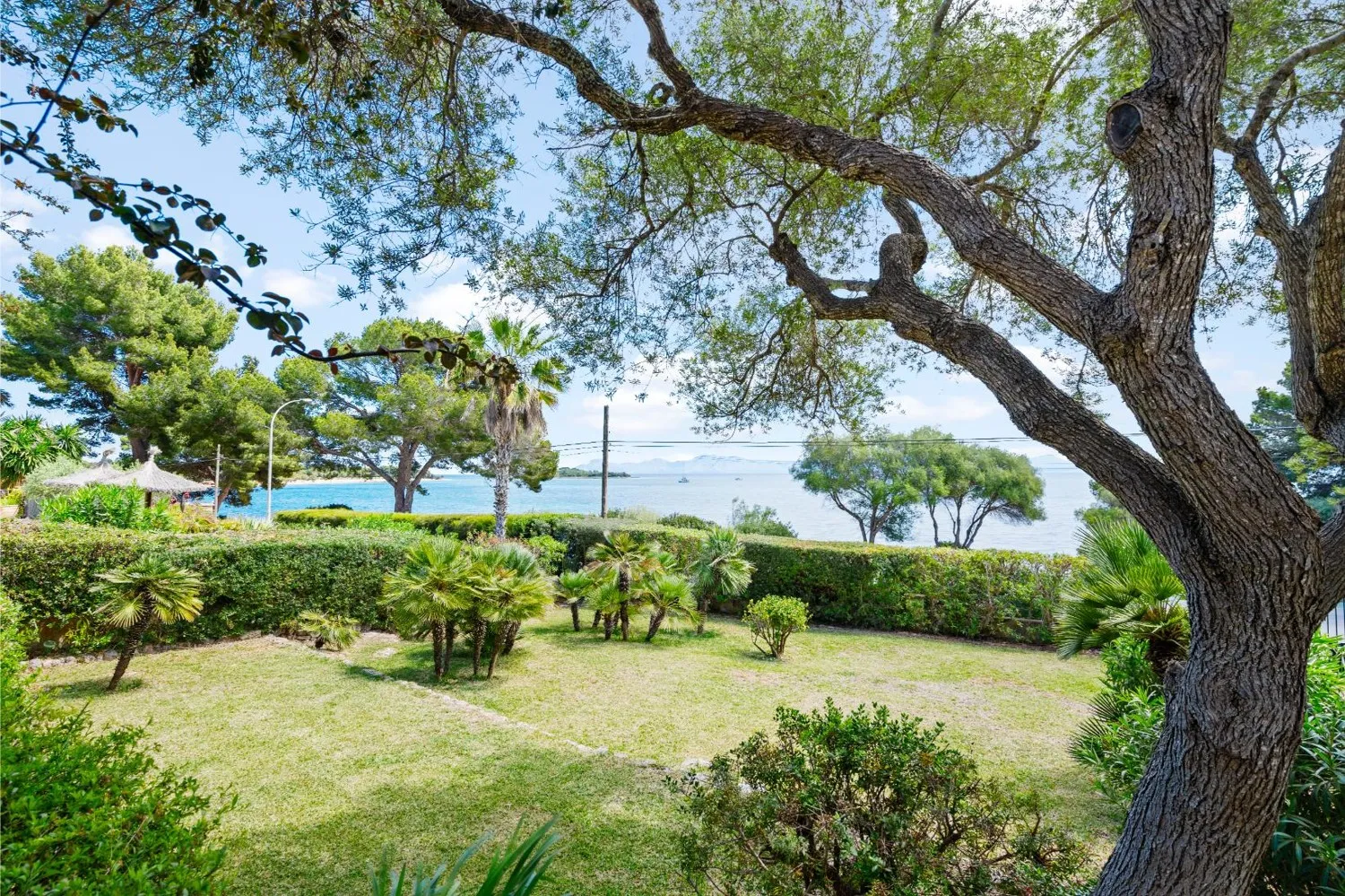 Villa-front-at-sea-in-Alcanada-Alcudia