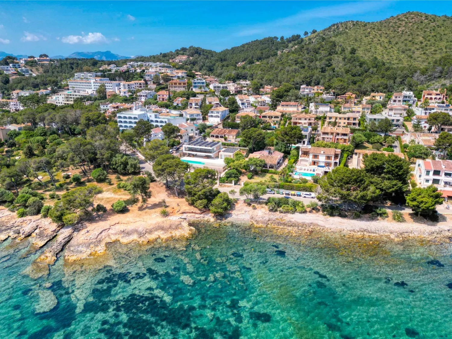 Villa-front-at-sea-in-Alcanada-Alcudia
