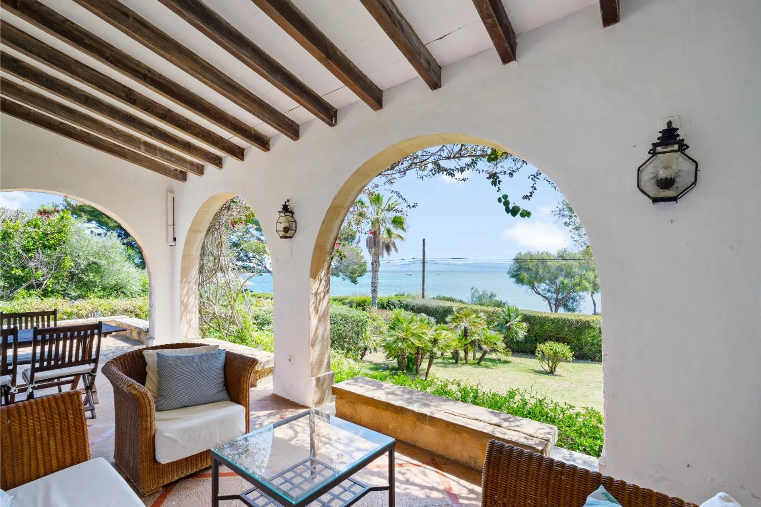 Villa-front-at-sea-in-Alcanada-Alcudia