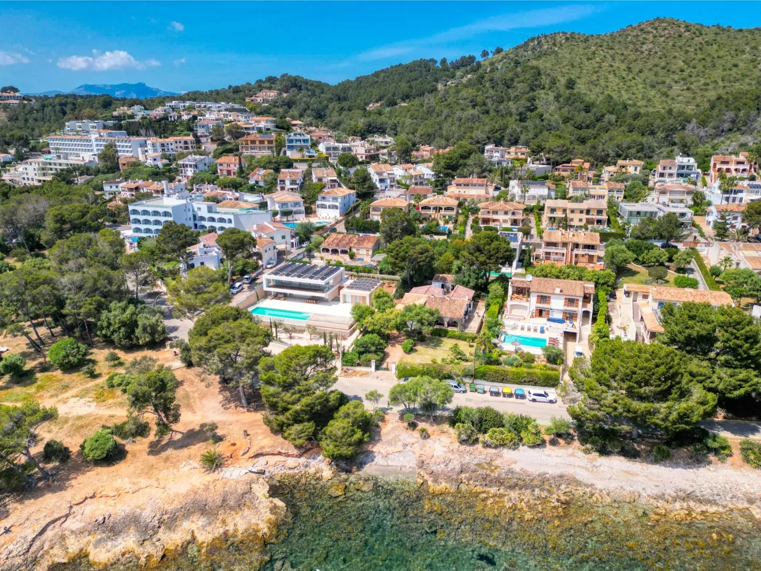 Villa-front-at-sea-in-Alcanada-Alcudia
