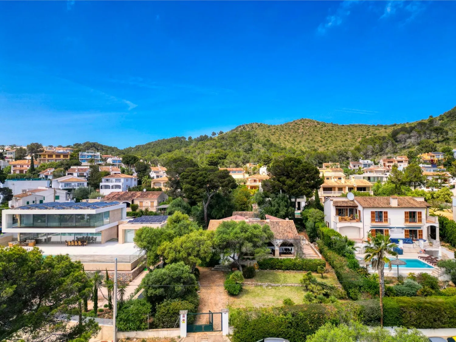 Villa-front-at-sea-in-Alcanada-Alcudia