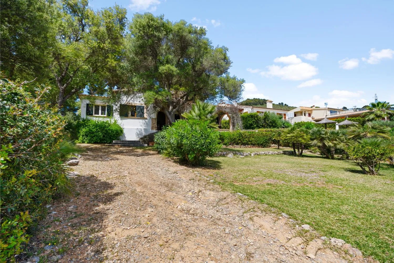 Villa-front-at-sea-in-Alcanada-Alcudia