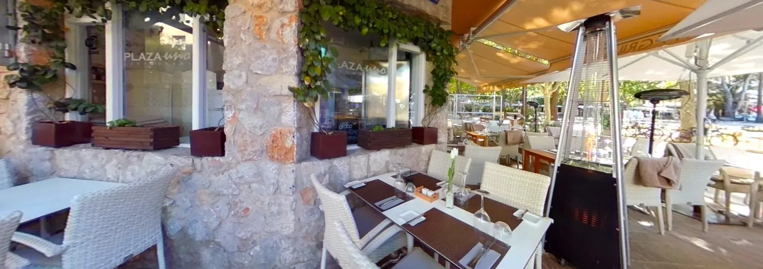 Gewerberäume-auf-dem-Platz-von-Puerto-de-Pollensa