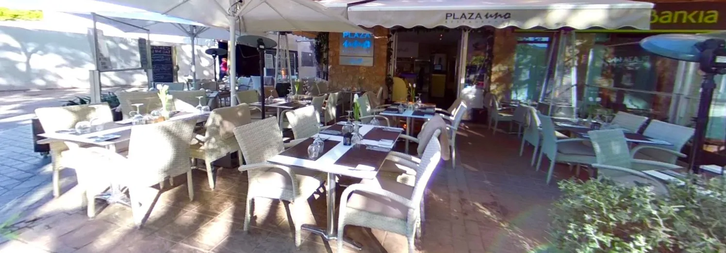 Gewerberäume-auf-dem-Platz-von-Puerto-de-Pollensa