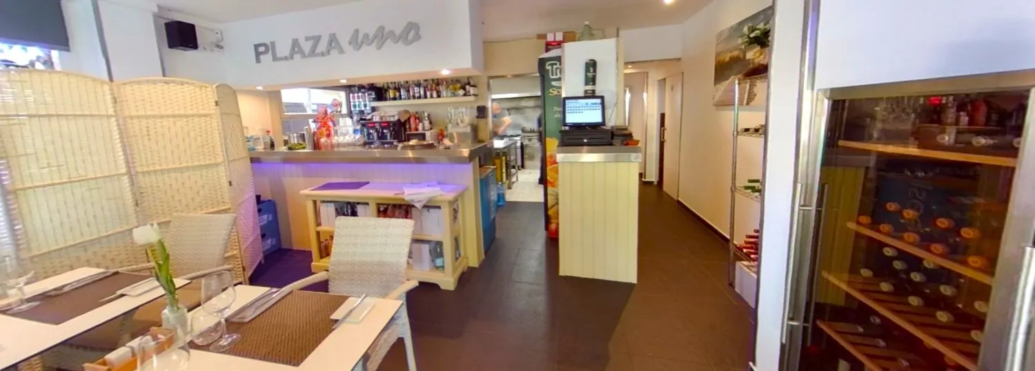 Gewerberäume-auf-dem-Platz-von-Puerto-de-Pollensa