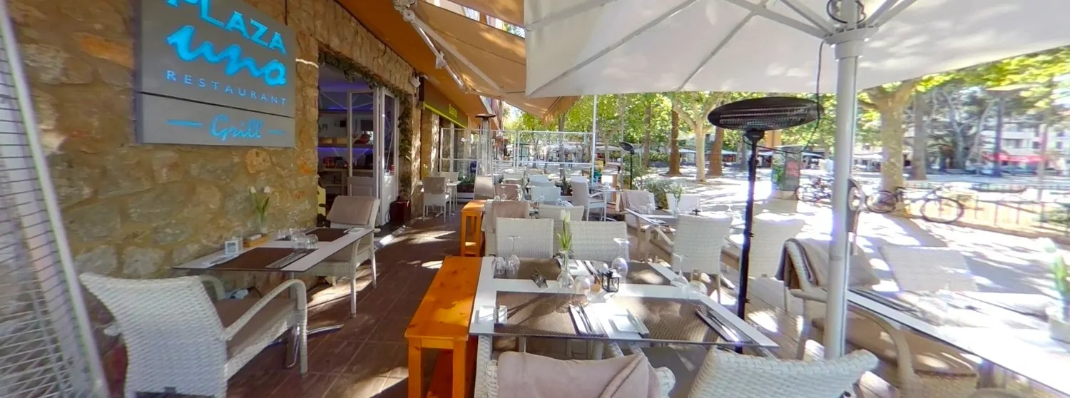 Gewerberäume-auf-dem-Platz-von-Puerto-de-Pollensa