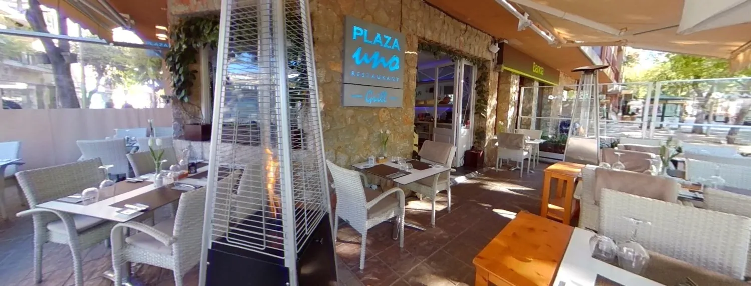 Gewerberäume-auf-dem-Platz-von-Puerto-de-Pollensa