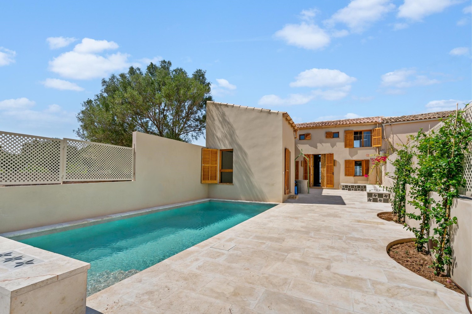 Haus-mit-Pool-und-Garten-in-Muro-Mallorca